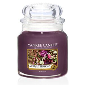 Yankee Candle ljubičasta mirisana svijeća Moonlit Blossoms Klasična srednja