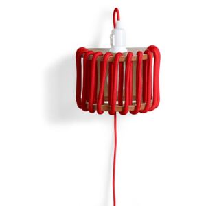 Crvena zidna svjetiljka s drvenom strukturom EMKO Macaron, duljina 20 cm