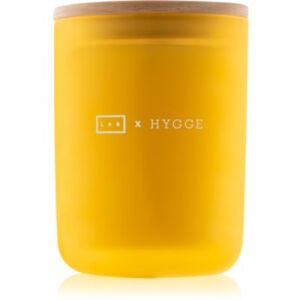 LAB Hygge Presence mirisna svijeća (Lemongrass Clove) 210,07 g